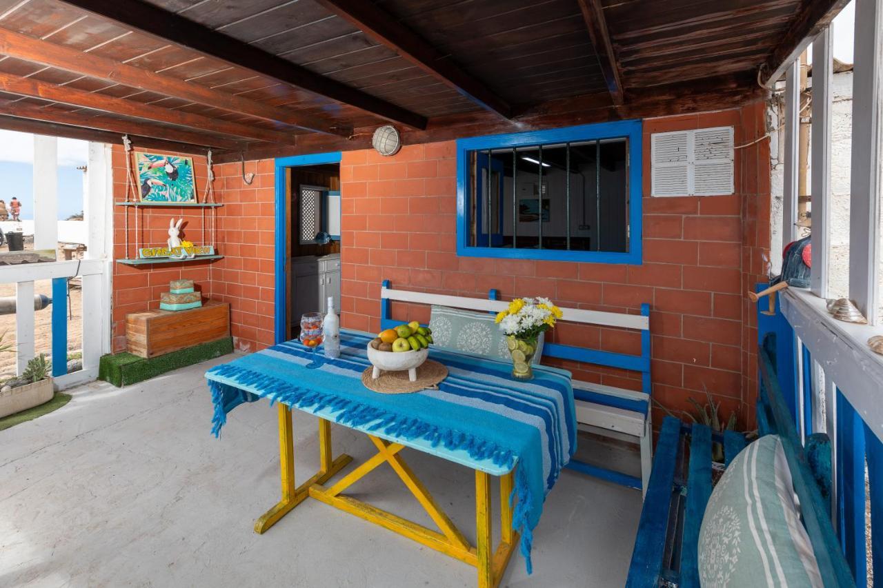 Cabin In Front Of Idyllic Majanicho Beach 외부 사진