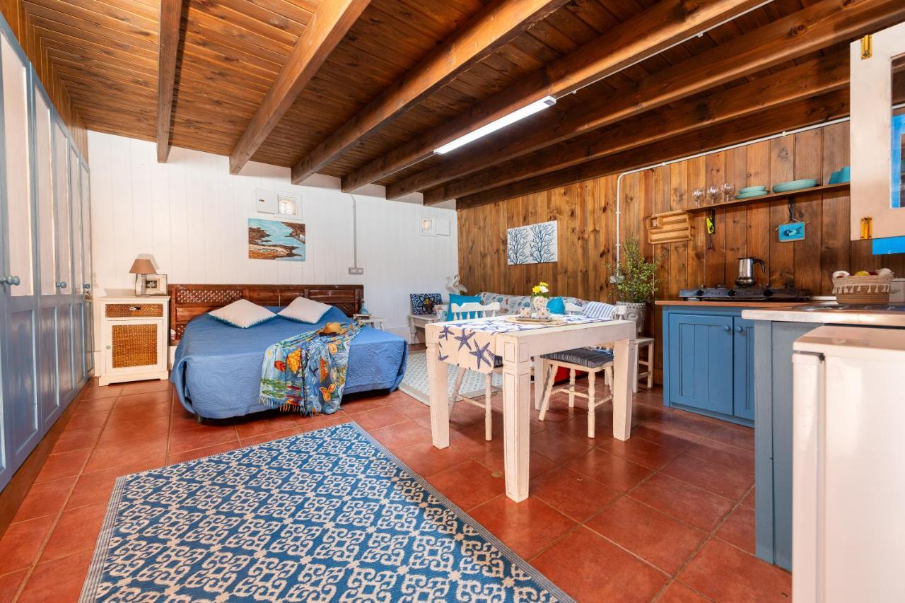 Cabin In Front Of Idyllic Majanicho Beach 외부 사진