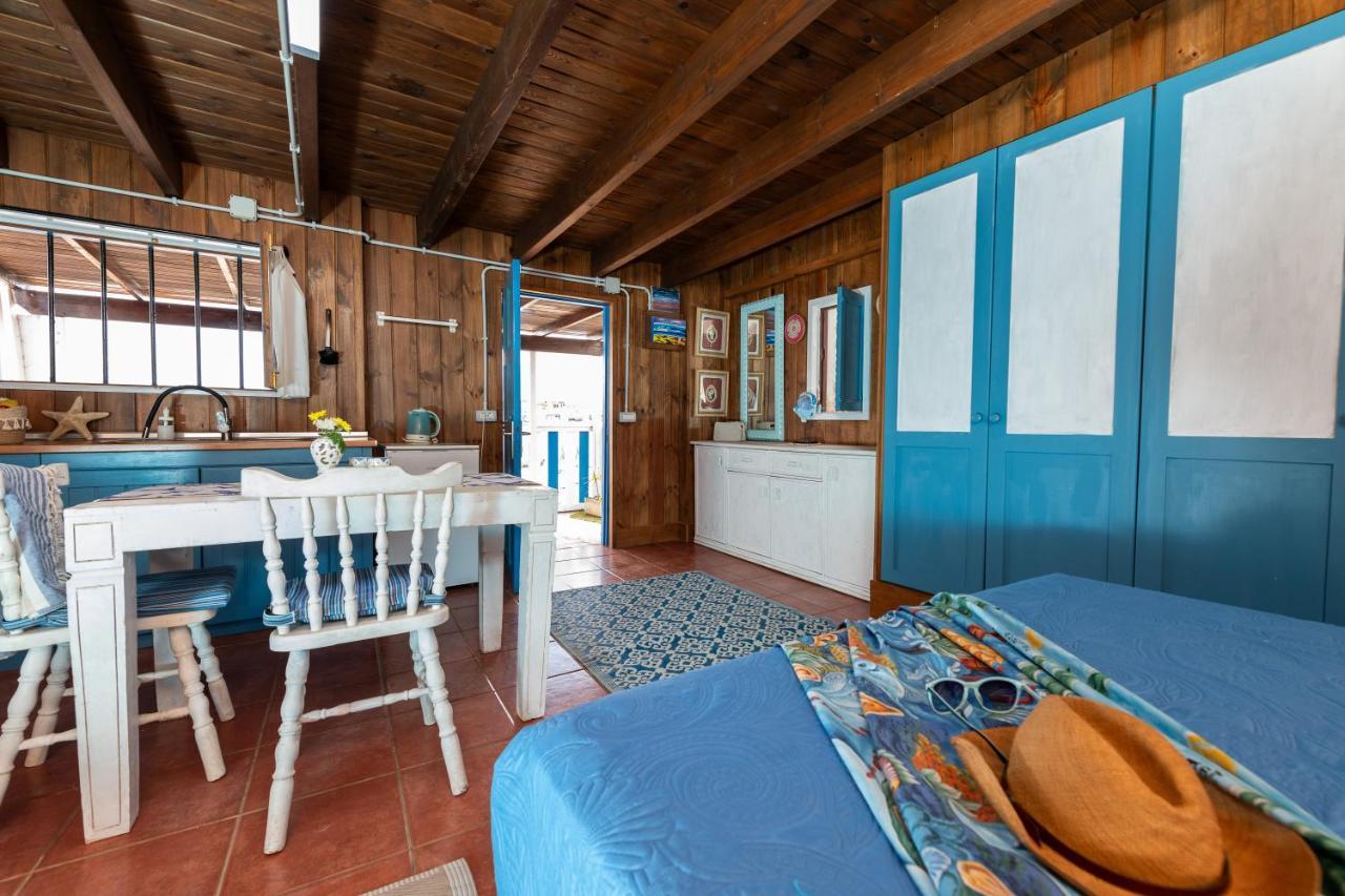 Cabin In Front Of Idyllic Majanicho Beach 외부 사진